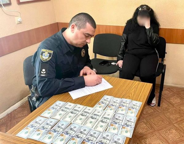 На Николаевщине предпринимательница пыталась за 2 тысячи долларов решить проблему с полицией