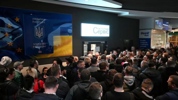 Кабмин дал разъяснения относительно "принудительного возвращения украинцев из стран ЕС"