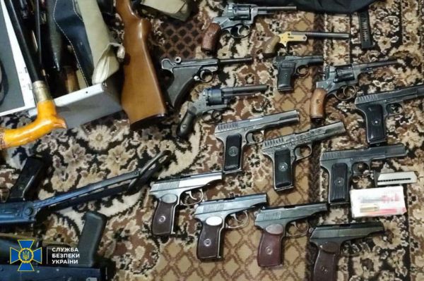 В Николаевской области задержали членов банды, которая продавала криминалитету трофейное оружие